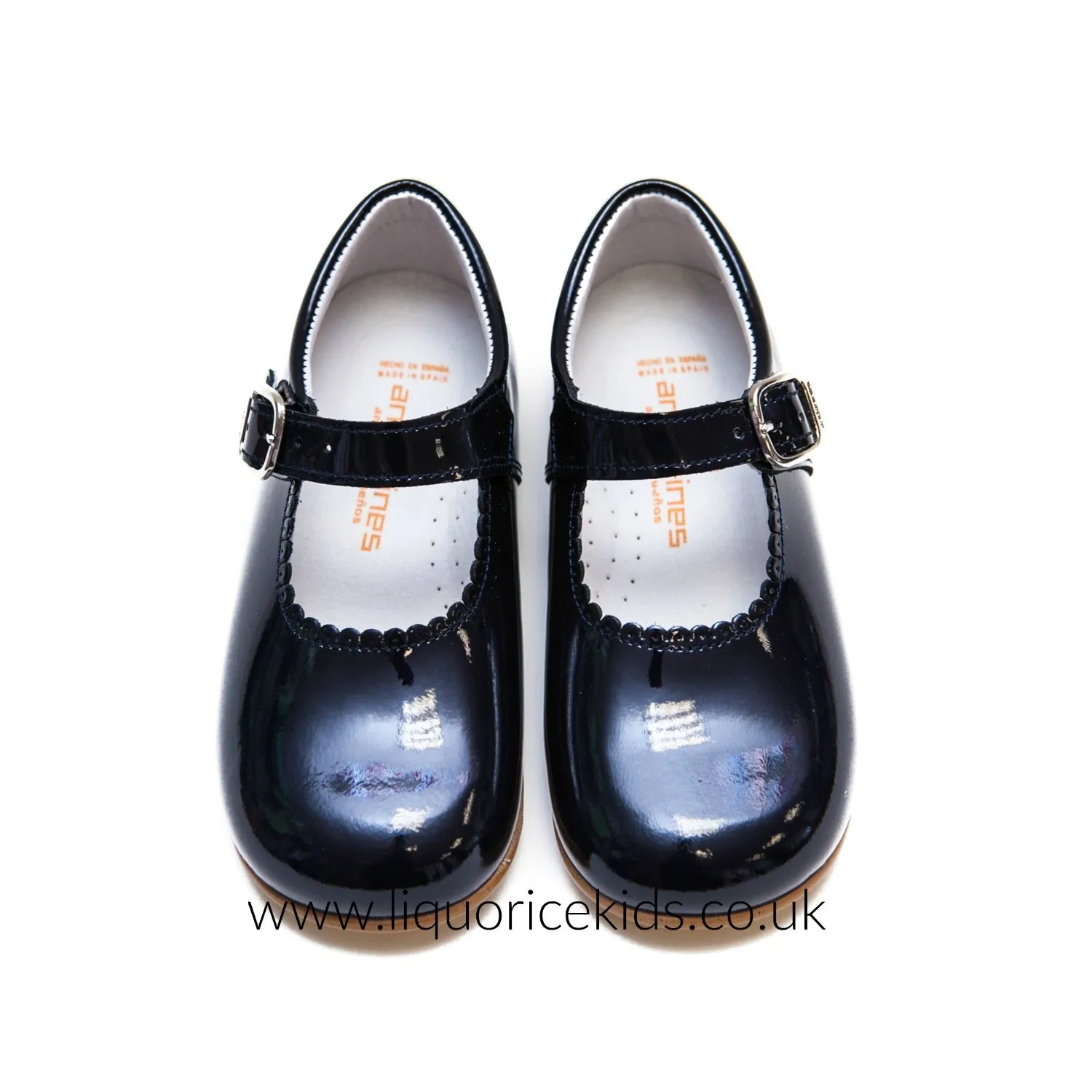 Andanines Girls Navy Blue Patent Mary Janes With Scallop Edging.