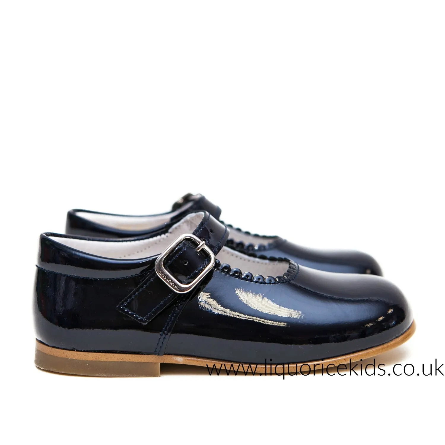 Andanines Girls Navy Blue Patent Mary Janes With Scallop Edging.