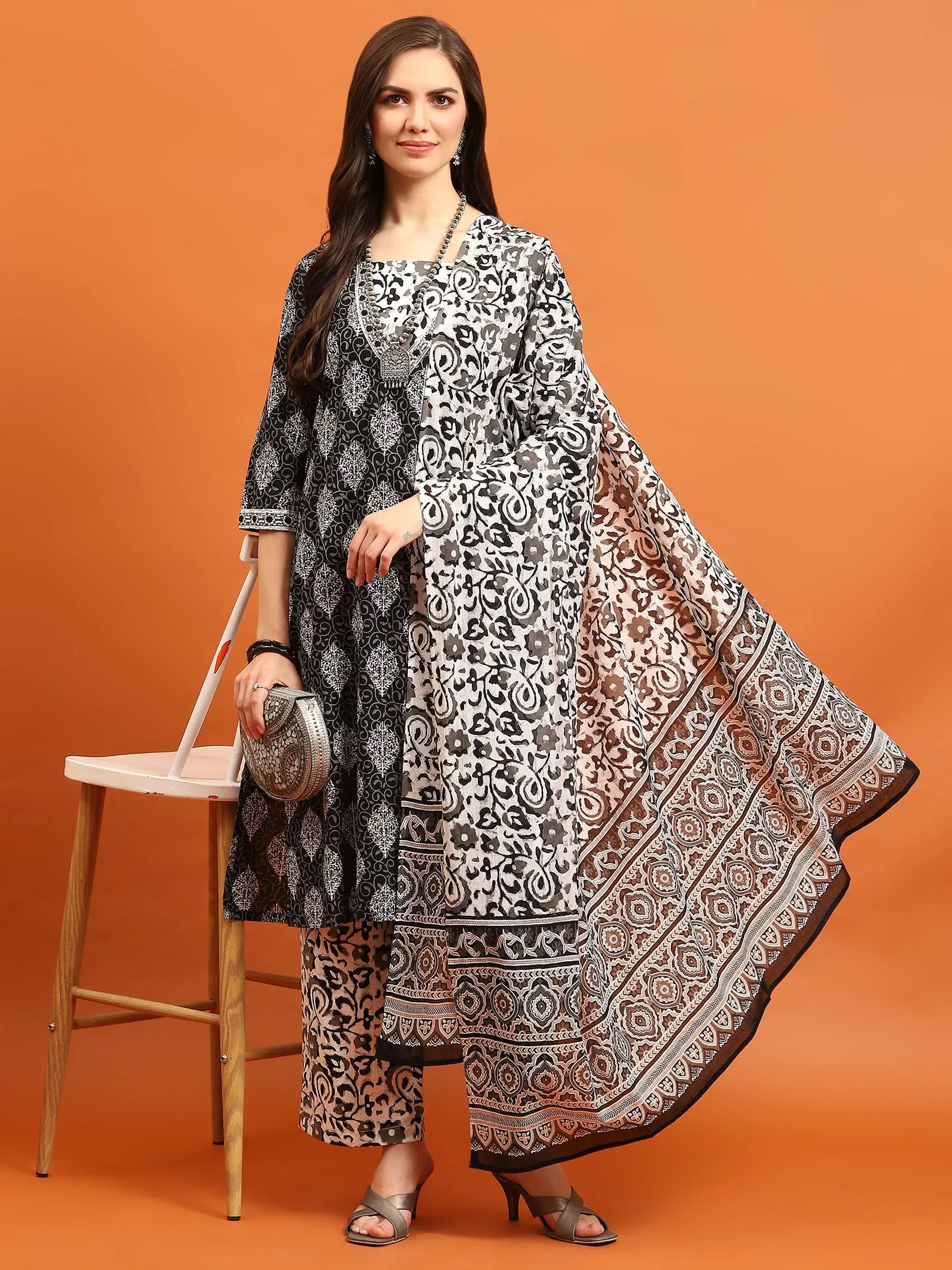 Indiessence Women Black Floral Printed Kurta Comfort Pant Dupatta