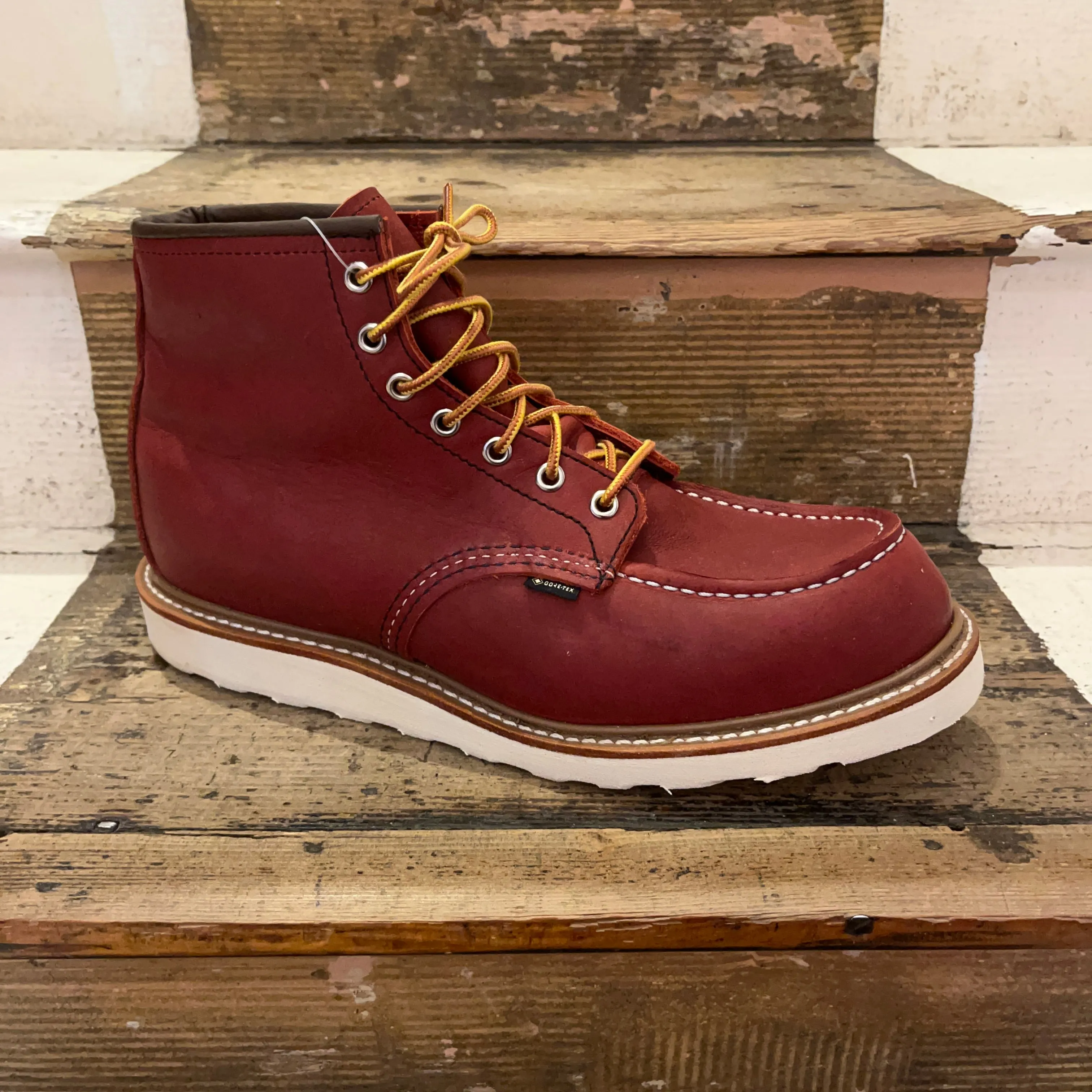 Red Wing - Classic Moc Toe - 8864 - GORE-TEX Russet Taos