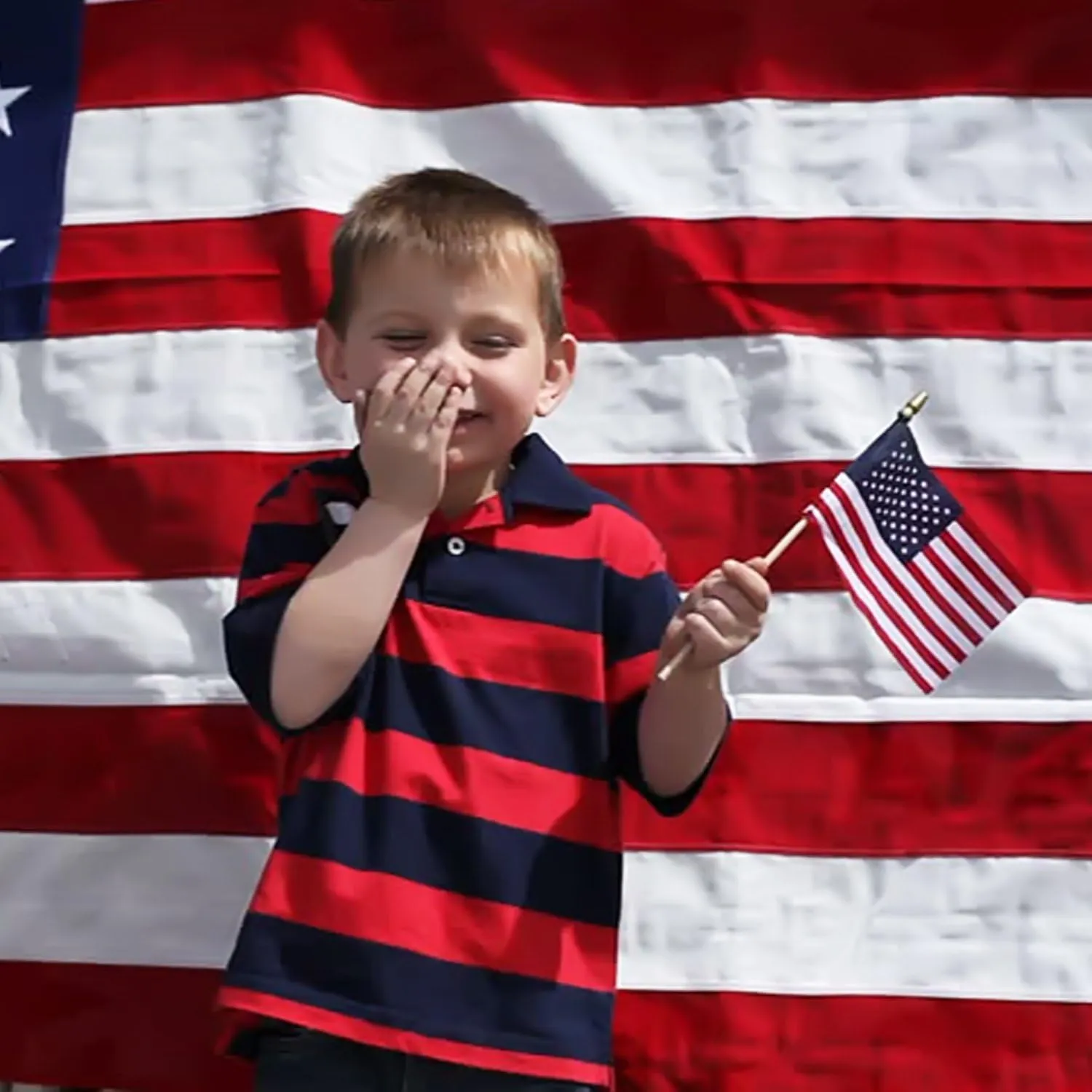 USA 4x6 Wooden Stick Flag 100 Pack – Handheld American Flag for July 4th, Veterans, and Grave Markers